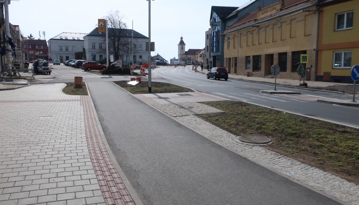 Oprava chodníků, místních komunikací a rozšiřování parkovacích míst