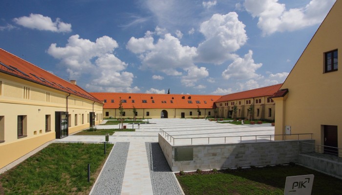 Multifunkční dům za Panským dvorem a zelená plocha